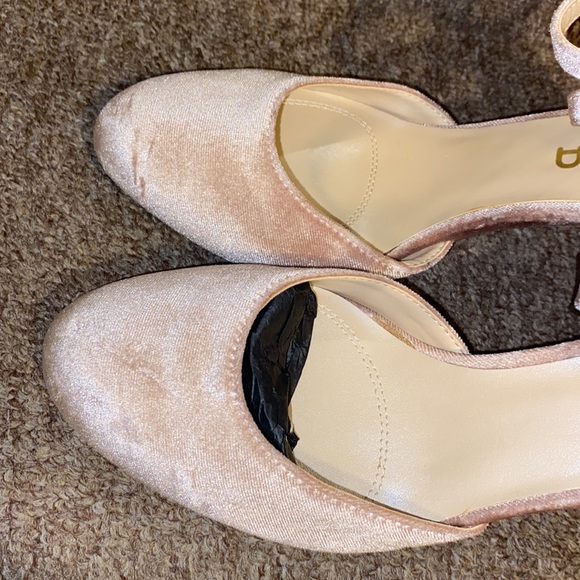 💖NWT Unisa Pearci Blush Velvet Pump - Picture 14 of 16